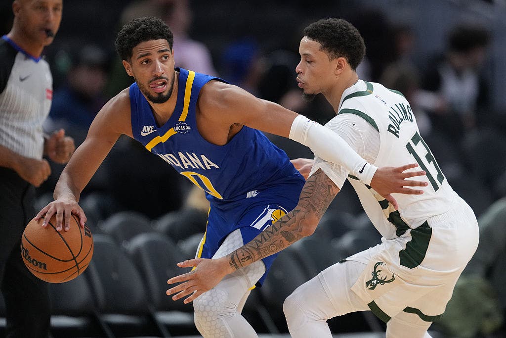 Milwaukee Bucks beat Pacers 110-102 for first win of the season