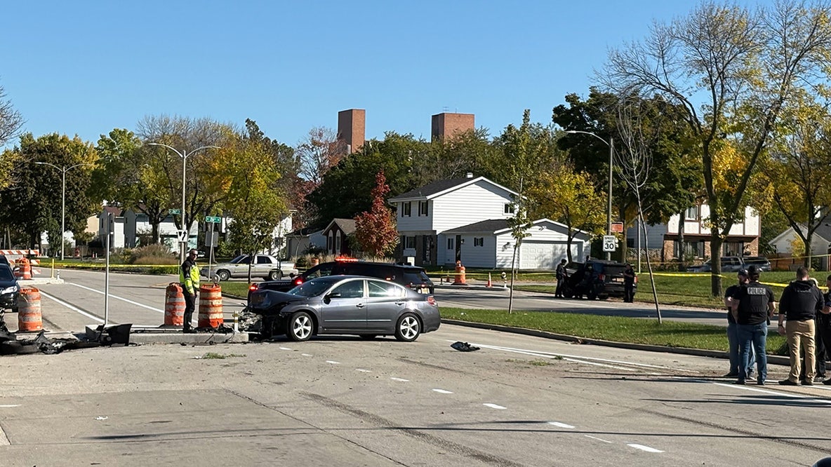 Milwaukee carjacking, police chase ends in fatal crash; suspect dead