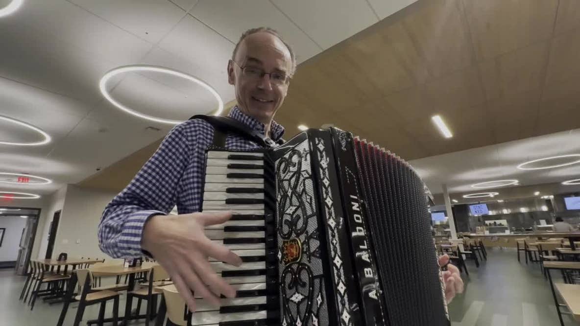 World Series: Wisconsin accordion player to perform during Games 1 & 2