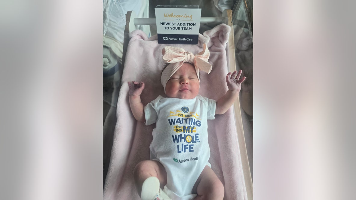 Newborns at Aurora Health Care celebrate Brewers title with onesies