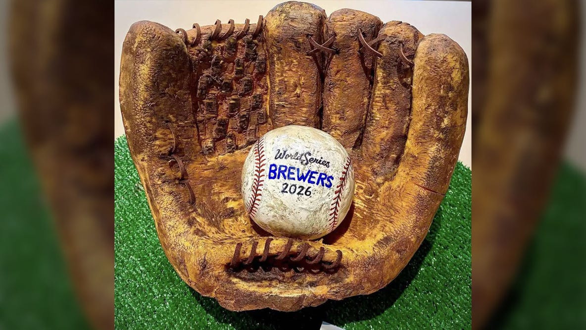Brookfield pumpkin carver honors Brewers in office contest