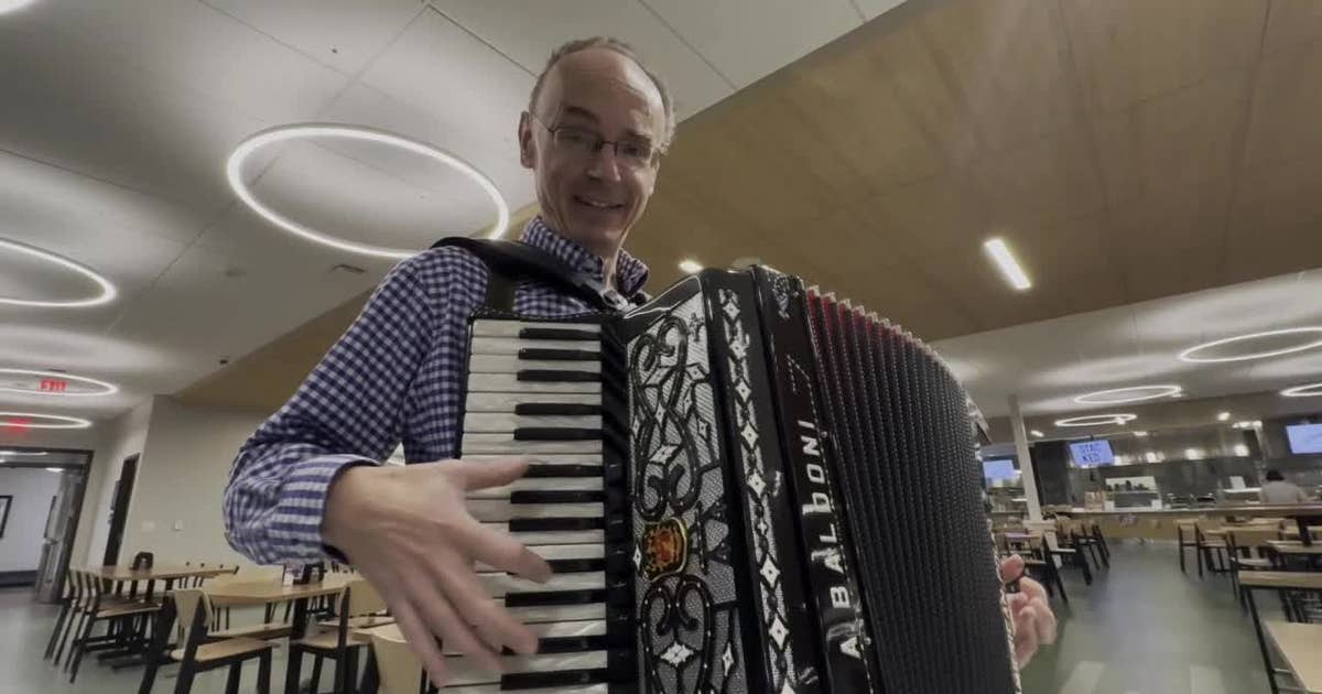 Milwaukee accordion player to perform at World Series Games 1 & 2
