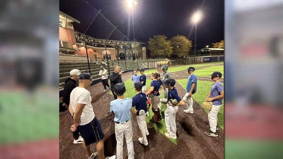 Brewers manager Pat Murphy helps coach Wisconsin youth baseball