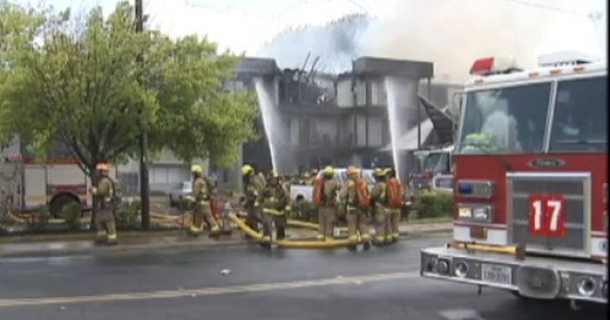 Fire at South Austin apartment complex displaces more than 30 people ...