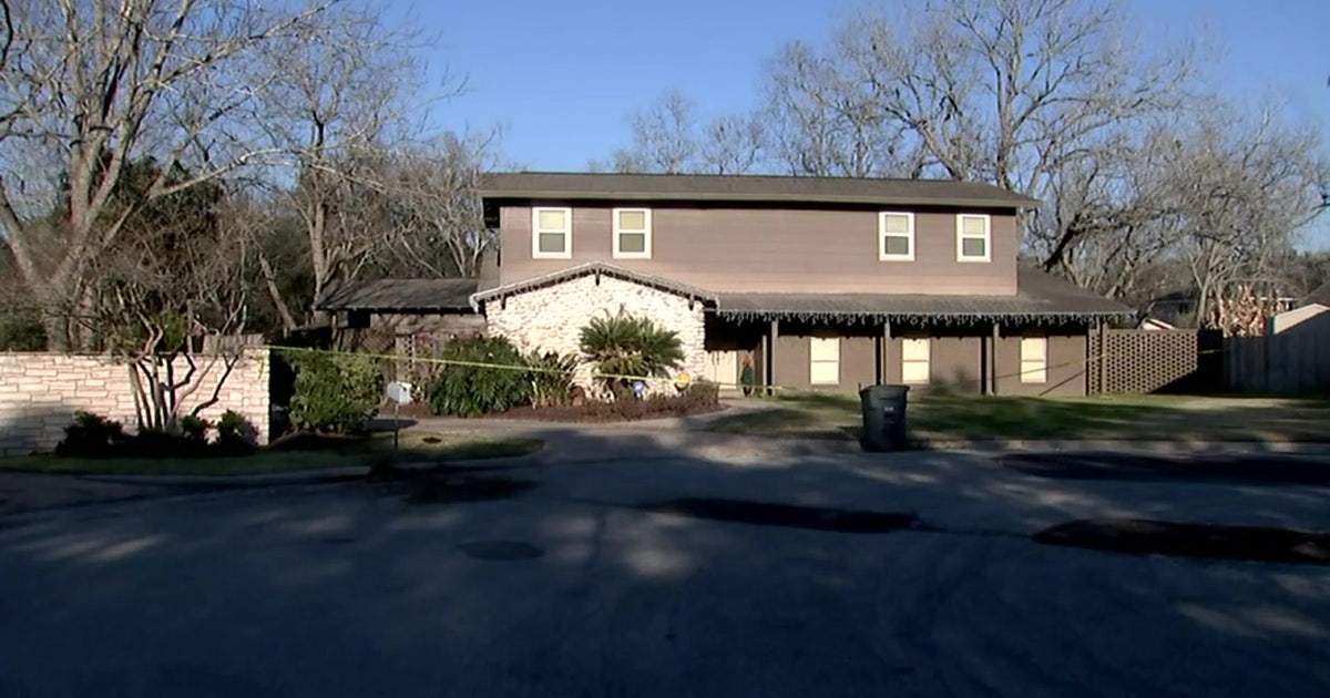 Teen finds parents dead in apparent murder-suicide in Bay City | FOX 7 ...