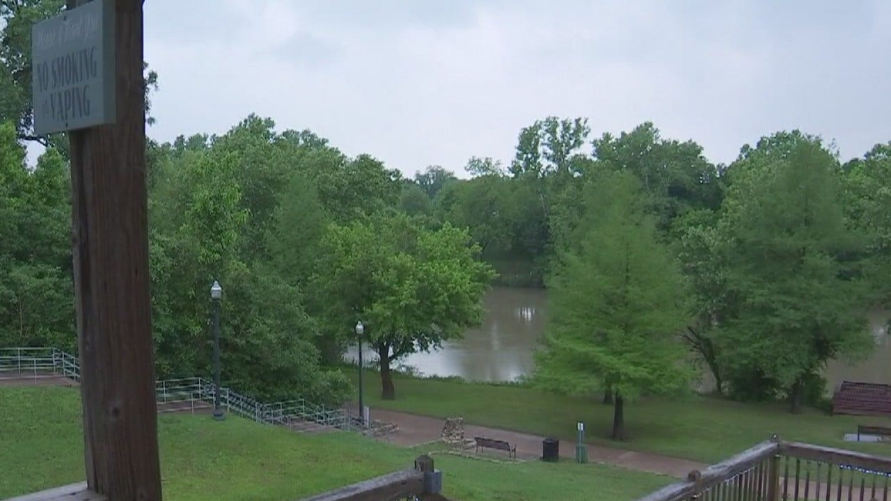 Neighbors in Bastrop preps for severe weather