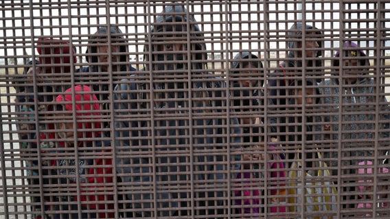 Texas Gov. Abbott warns border woes 'will get worse,' points to 'bipartisan response' to Biden admin