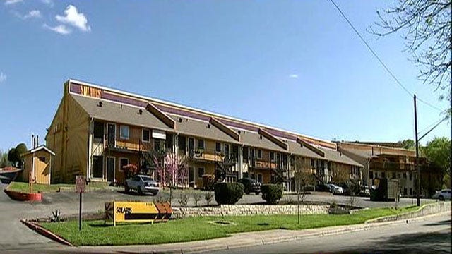 Austin woman finds toddler alone in apartment complex