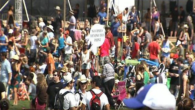 ACL among major music festivals banning selfie sticks