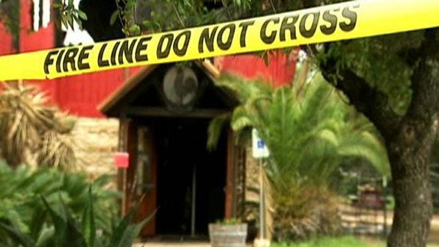 Two alarm fire destroys Lago Vista landmark, Mojo's Icehouse