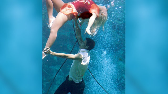 Weeki Wachee Springs hiring mermen