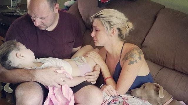 Tragic photo shows parents comforting daughter hours before her death