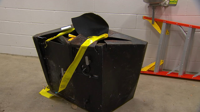 Minnesota recycling workers find stolen safe with $20,000 still inside
