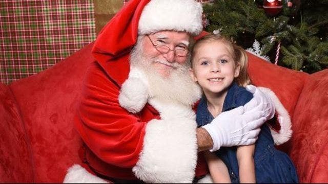 Santa knows sign language, shares special bond with deaf girl every year at Christmas