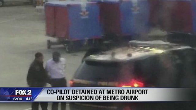 American Airlines pilot in custody for failing sobriety tests