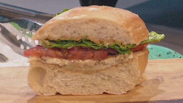 Cooking with FOX 7: Cracked Pepper Chicken Sandwich