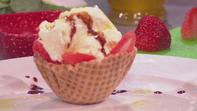 Cooking with FOX 7: Italian Strawberry Sundae