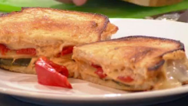 Cooking with FOX 7: Roasted Pepper Triple Cheese Grilled Cheese