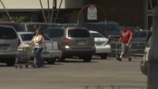 Holiday shopping: How to avoid crashes, crime in busy parking lots