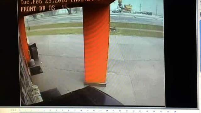 FedEx employee narrowly escapes tornado that destroys store