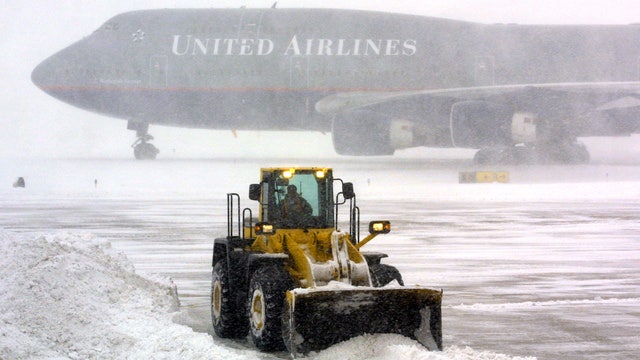 Hundreds of flights canceled as Midwest braces for snowstorm