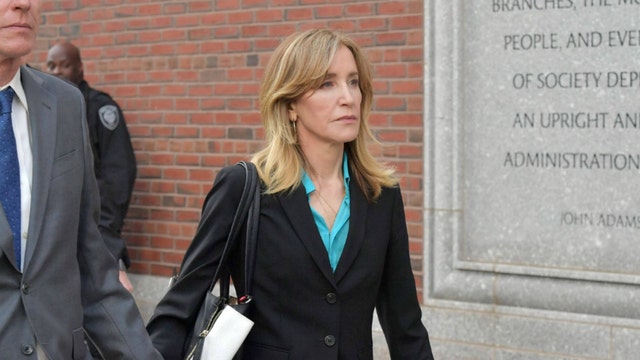 Huffman, 12 other parents to plead guilty in college scheme