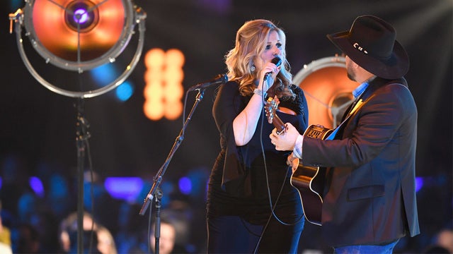 Trisha Yearwood suffered a major wardrobe malfunction onstage while touring with husband Garth Brook