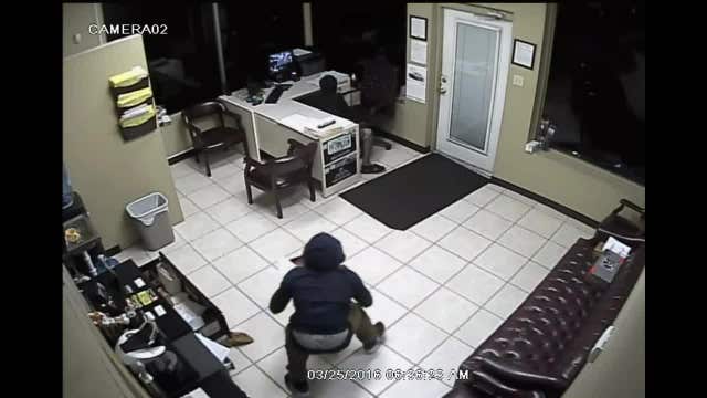 Brazen car thieves make off with 8 vehicles from Tampa car lot