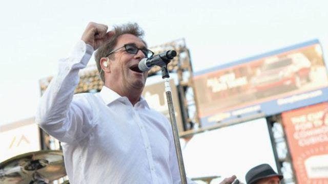 Huey Lewis and The News cancels performances due to hearing loss
