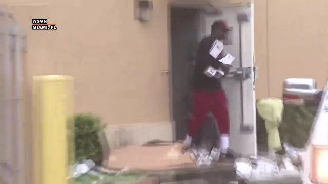 Hurricane Irma looters: Thieves target Foot Locker in Miami as hurricane hits Florida (VIDEO)