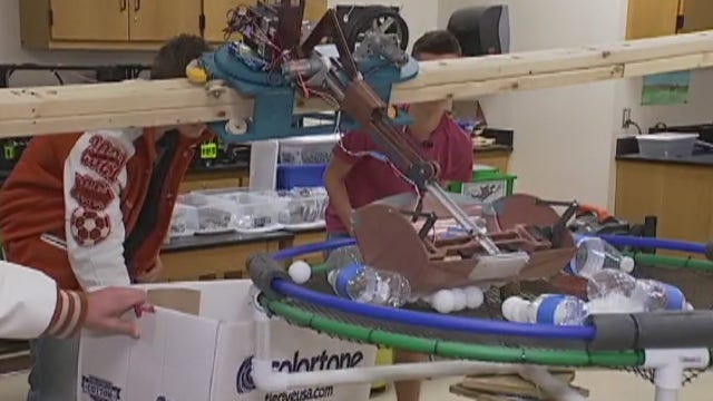 Hutto High School robotics team defends state title in Dallas