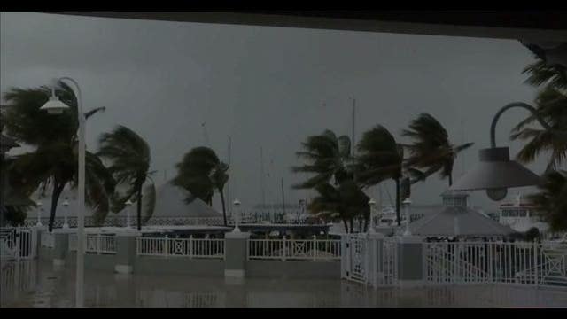 Thousands lose power as Irma nears south Florida