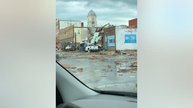 Iowa tornadoes leave trails of damage