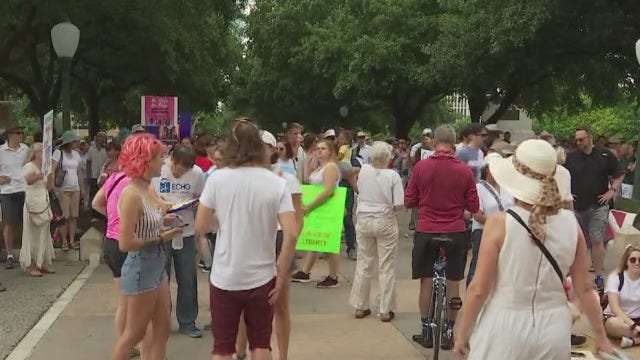 Protesters at Capitol demand release of migrant children from detention centers