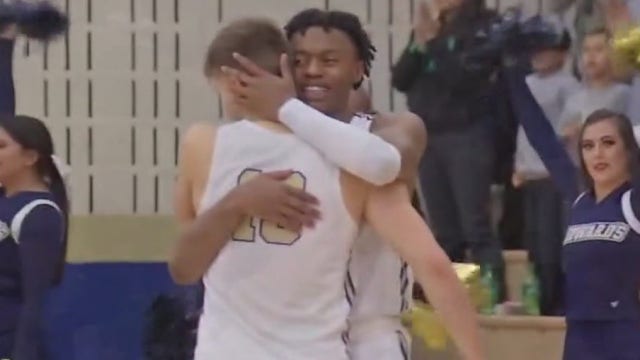 St. Edward's men's basketball team advances to Sweet 16