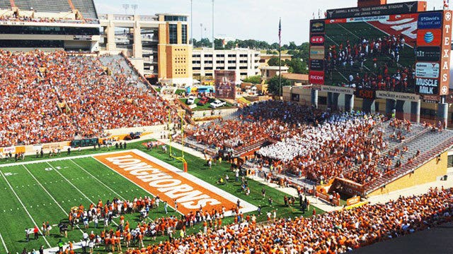 Texas coach Charlie Strong making promises, can he deliver?