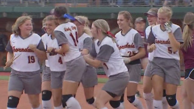 Thorndale girls softball team in state tournament