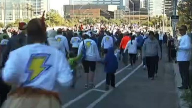 Runners brave chilly temps and rain to participate in Thundercloud Subs Turkey Trot