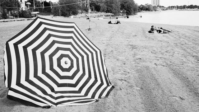 Windblown beach umbrella hits, kills woman in Virginia
