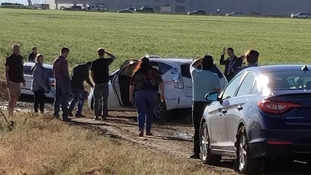 Google Maps leads dozens of drivers into muddy open field, stranding them