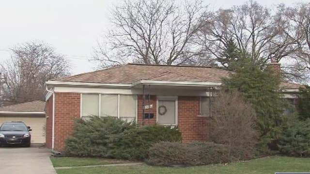 Warren woman found to be living with dead boyfriend for months