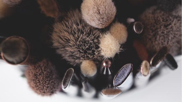 Makeup brush cleaning tips: Avoiding breakout-causing bacteria