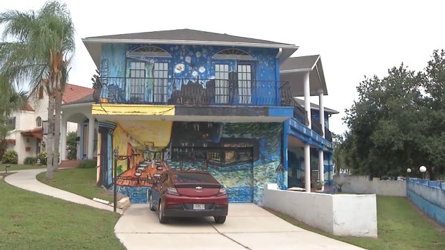 Florida mayor apologizes for fight over Starry Night home