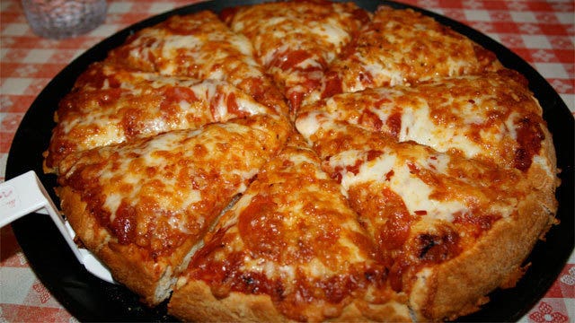 Italian court rules divorced chef can pay child support in pizza