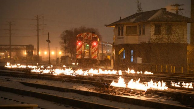 Polar vortex forces Chicago rail crews to use fire to keep trains moving