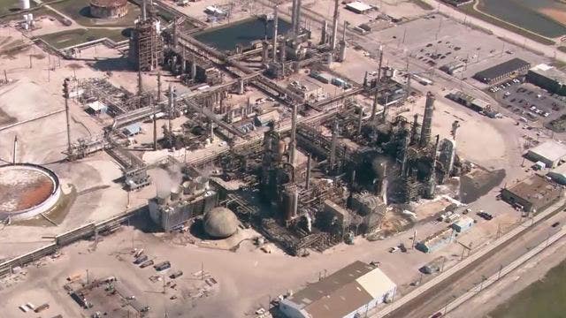 Nation's largest refinery shuts down as Harvey floods Texas; gas prices rise