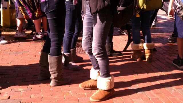 School system proposes ban on skinny jeans, leggings