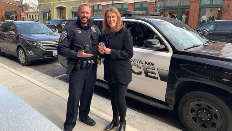 a9a6b41b-hit and run, woman helps police-409650