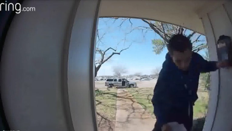 435c515d-Dallas porch theft-409650