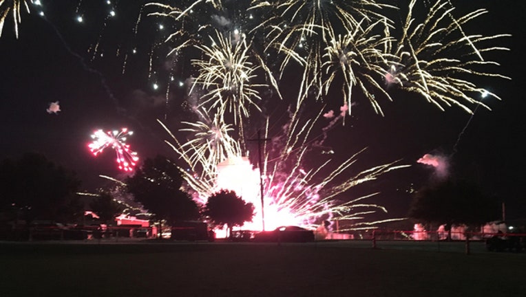 94227191-Lake Dallas fireworks-409650